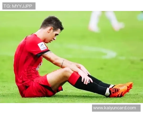 再次被判越位球员精彩长传直入禁区抢射却遭VAR裁判确认无效